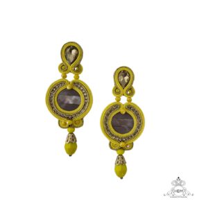 Brinco com soutache