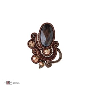Broche de soutache