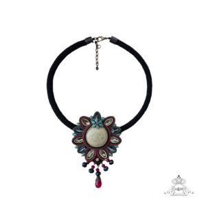 Colar  soutache