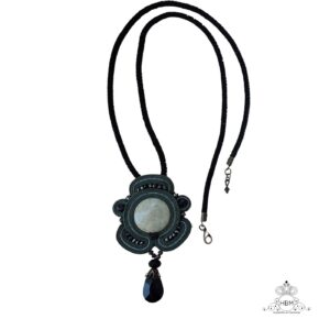 Colar soutache