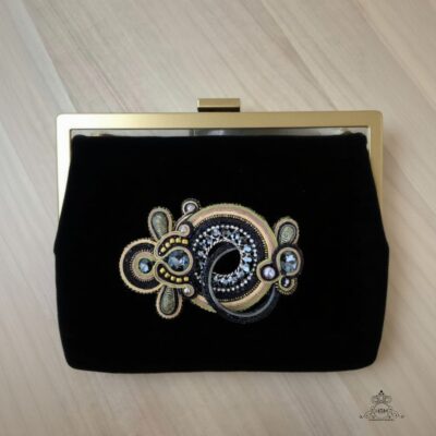 Broche de soutache