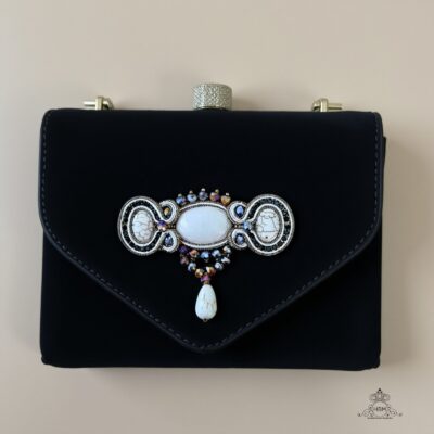 Broche soutache